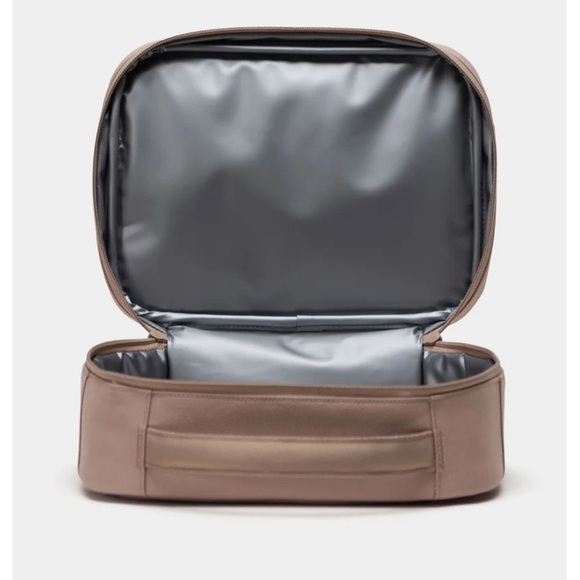 NEW HERSCHEL - Pop Quiz Lunch Box in Light Taupe - Picture 3 of 8